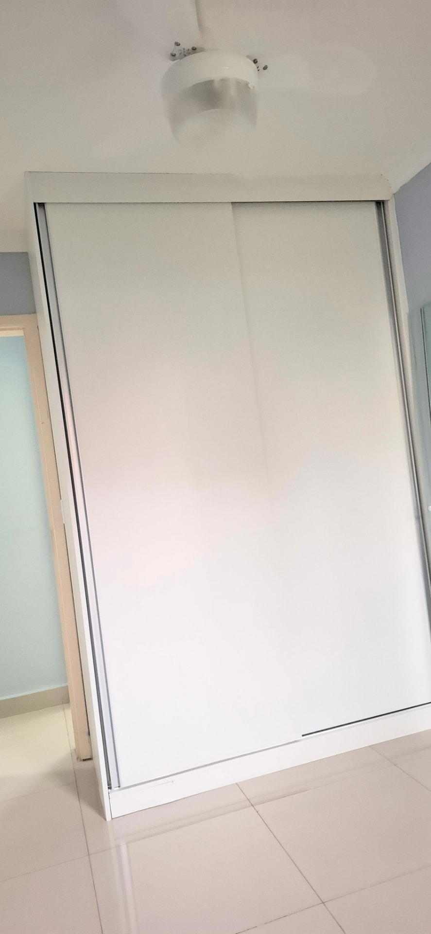 Quarto com armário
